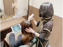 【STEP1】丁寧な頭皮診断とカウンセリングで、お客様の今の髪の状態を徹底チェック［ヘッドスパ/経堂］