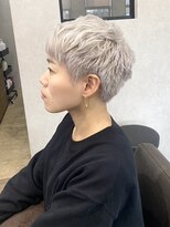 ブローフィー(Blowfy)&nbsp;【 Blowfy 】ホワイトベージュ ベリーショート