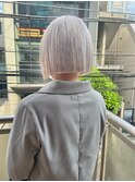 切りっぱなしボブ　2ブリーチカラー ホワイト　ホワイトベージュ