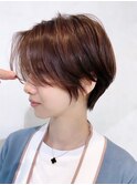 大人ショートカットウェットヘアオリーブベージュデザインカラー