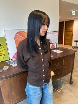 ヘアーアイストゥーレ(HAIR ICI TRE) ダークカラー透け感ブラック顔まわりレイヤーミディアム