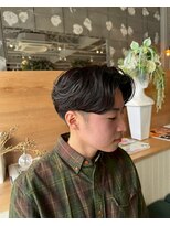 ギネス(Giness)&nbsp;波巻きツイストスパイラル刈り上げセンターパート×黒髪マッシュ