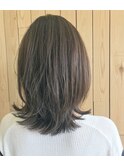 外ハネを大人に楽しむスタイル