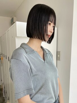 エイチ(811) レイヤーミニウルフチェリーブラウンショート美髪前下がりボブ