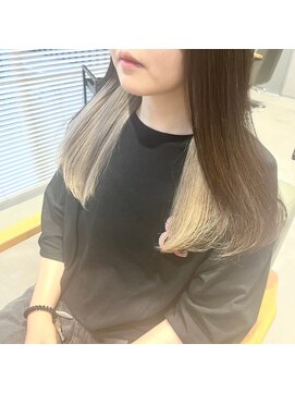 ビス ヘア アンド ビューティー 西新井店(Vis Hair＆Beauty) 20代30代大人可愛いミルクティーベージュインナーカラー