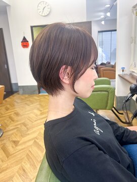 ハロー(...Hello) ショートヘア くびれショート ベージュカラー