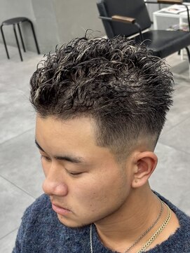 オーバルバイアピッシュ(OVARL by apish) 極道パーマ/フェードカット/メンズパーマ/テーパーフェード