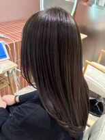 ヘアーアンドメイク ビス(HAIR&MAKE bis)&nbsp;トーンダウンも垢抜ける、グレージュカラー【ココネ】