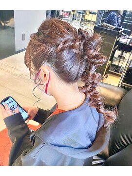 フィオーレ ヘアデザイン(FIORE hair design) 編みおろし 玉ねぎヘア ヘアアレンジ