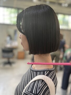 ナループロアオハナ(Nalu pu loa ohana) 前髪パーマ×切りっぱなしボブ