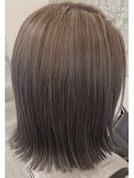 ケアル(Carel) 外はねボブ