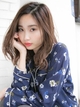 ルティア 池袋(Lutia) アッシュグレージュ ラフ巻き