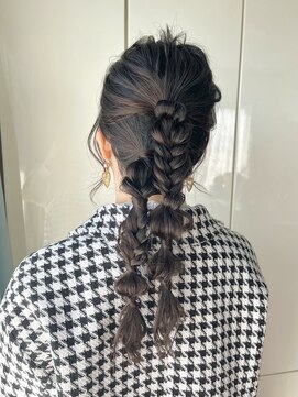 リノ(Lino) 10代20代30代【ヘアセット】ツインポニーアレンジ