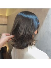 ディッシュ 新宿御苑(dish) 《 AKARI 》くびれミディアム・アッシュグレージュ　暗染め