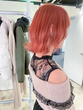 ニュート(Neut ) ハイトーンピンクオレンジカラー/外はねミディアム/名古屋