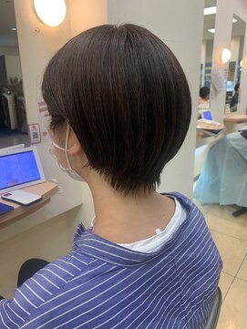 ブルースカイ 二俣川ドンキホーテ店(Blue-Sky) 耳かけ丸みショートボブ　白髪染まる！艶カラー