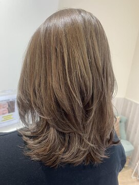 ネオリーブソラ 相模大野店(Neolive sola) レイヤーカット 白髪ぼかしハイライト