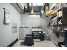 雨との雰囲気（雨と店内）