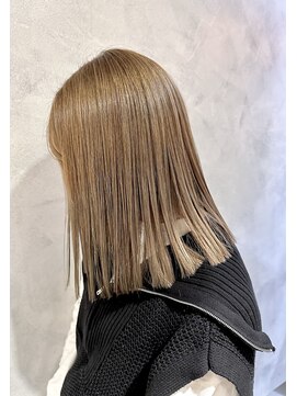 マセナ(Masena) グレイッシュベージュ×ぱつっとミディアム