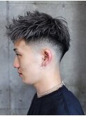 《メンズ夏スタイル》 フェードカット×シルバー ツイストパーマ