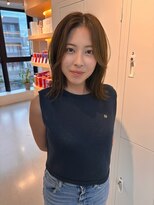 シダ(sida SAIIN)&nbsp;20代30代外ハネミディアム顔まわりレイヤー