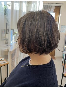 リンド(Lindo) ハイライトでなじませるボブ