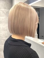 ルーブ トウキョウ(Loob. TOKYO)&nbsp;池袋東口切りっぱなしボブミルクティーベージュタッセルボブヘア