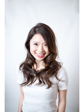 ミューテ(Mu-te) ふんわりバングがオフェロな大人女子