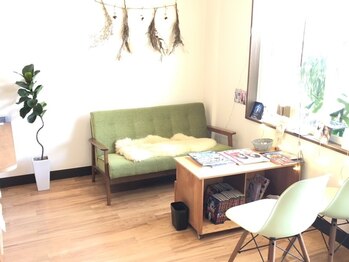 オルシアアートオブヘアー(allcia art of hair)の写真/【キッズスペースあり☆】3席のみのプライベート空間◇お子様と一緒に通いやすいアットホームサロン.