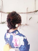 ヘアセットサロンエッジ(Edge)&nbsp;ミディアムヘアさんのふんわりくるりんぱでシンプルシニヨン