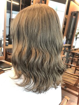 フルショウ 小牧(FURUSHO) 大人可愛い20代30代40代 柔らかシルキーベージュヘア