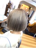 ハイトーングレージュ