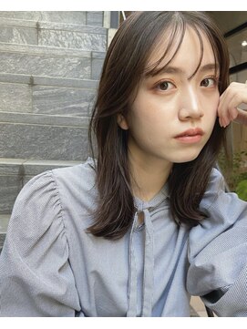 アンガーデン(Une GARDEN) 大人可愛い グレージュカラー シルキーベージュ  顔周り