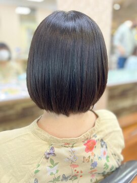 アークスヘアー 大人可愛い艶感グレージュ切りっぱなしミディアム