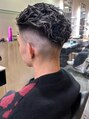 ディスイズバーバー(THIS IS BARBER)&nbsp;バーバーならではのハイライト×スペインカール【メンズパーマ】