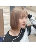 ぱつっとボブ×ハイトーンカラー