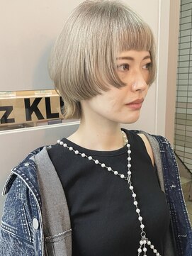 キューズ クラブ(cuz KLUB) ショートウルフベージュ