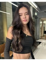 サンバレー(SUNVALLEY) 海外風ハイレイヤーロング × ナチュラルブラウン