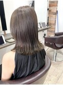 ツヤのあるブラウンミディアム × 大人っぽい毛流れ