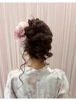 ベルグロー 北新地(BELLEGROW)&nbsp;花飾りふわふわアップ｜梅田・北新地ヘアセット
