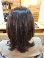 アカラ ヘアー akala hair 外ハネミディアムレイヤー