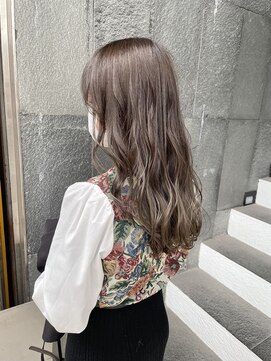 アクルヘアーバイテソロ(AKUR hair by tesoro) グレージュ