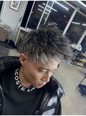 10代20代ホワイトメッシュハイライトイナズマツイストパーマ