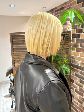 ジップ 土気あすみが丘店(ZIP) 前下がりボブ/切りっぱなしボブ/ショートボブ/縮毛矯正/ベージュ