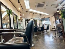 コークハットヘアーズ(Coke Hat Hairs)の雰囲気（営業中の雰囲気　カットスペース）