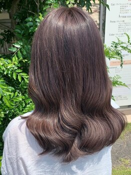 ヨンセンチメートルヒロサカ(4cm HIROSAKA)の写真/【お得なトリートメントクーポン有】ごわつきパサつきなどのお悩みに…艶とまとまりのある美髪に―。