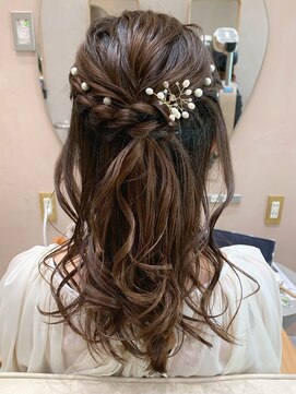 ガーデンヨコハマエスト(GARDEN YOKOHAMA est) お呼ばれヘア 結婚式アレンジ ハーフアップ ミディアム 夏