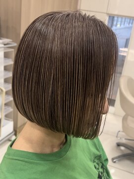 ミングル(MINGLE) 前下がりボブ　白髪ぼかしハイライト