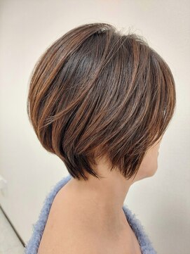 クレスフィリア (CLESC') 冬ショート大人ショートヘア×ひし形×30代40代50代