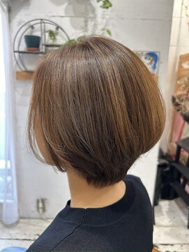 コンフィープラス(comfy plus) 白髪ぼかしカラー30代40代抜け感ショートボブミルクティベージュ